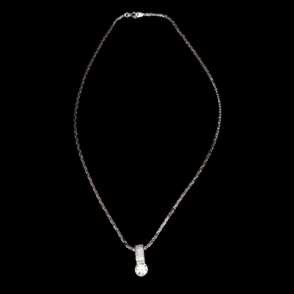 Elegant Silver Necklace with Crystal Pendant - Picture 3 of 7